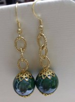 Orecchini con perla in ceramica verde scuro